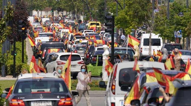 İspanya’da korona kısıtlamalarına “araçlı” protesto
