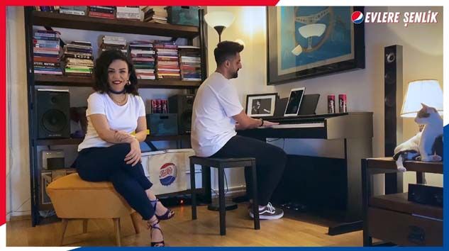 Ünlüler “Pepsi ile Evlere Şenlik” konseriyle binlerce insana keyifli anlar yaşattı