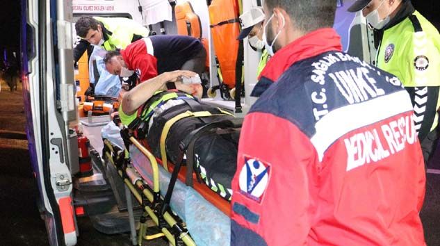 Alkollü sürücü polis uygulama noktasına aracıyla daldı: 5’i polis 7 yaralı