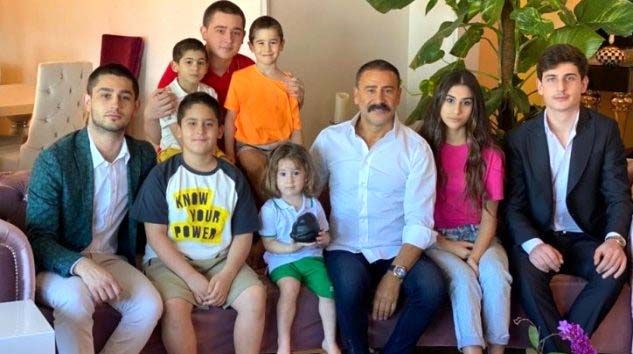 İzzet Yıldızhan 7 erkek, 2 kız çocuğuna 3 bin 220 TL bayram harçlığı verdi