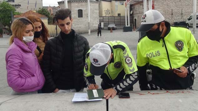 Taksim’de kısıtlamada sokağa çıkan turistlere ceza kesildi