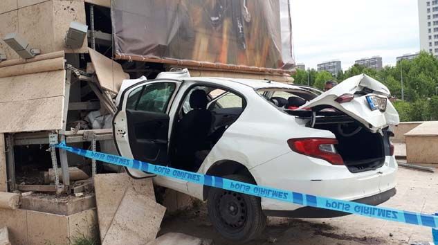 Jandarmadan kaçan araç kaza yaptı Muhammet Alican Razı öldü