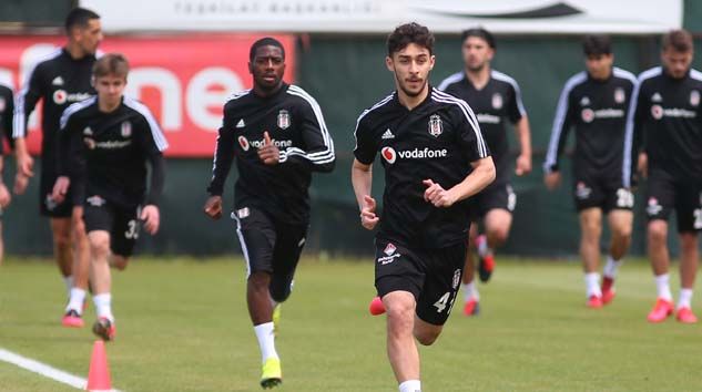 Beşiktaş günün ilk idmanını tamamladı