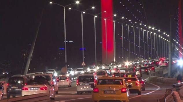 15 Temmuz Şehitler Köprüsünde kısıtlama sonrası trafik yoğunluğu