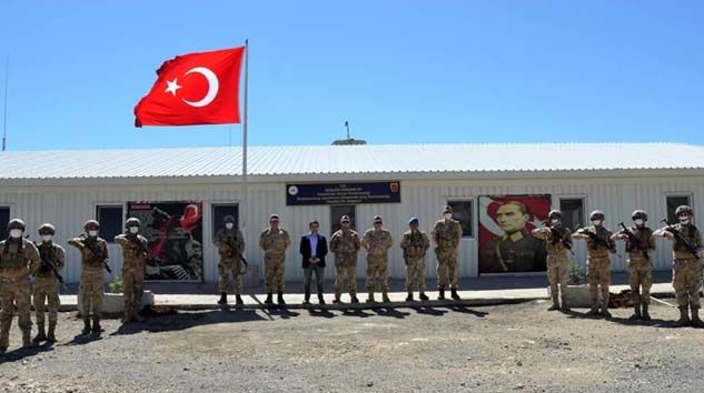 Komutanlardan 2625 rakımlı üs bölgesine bayram ziyareti