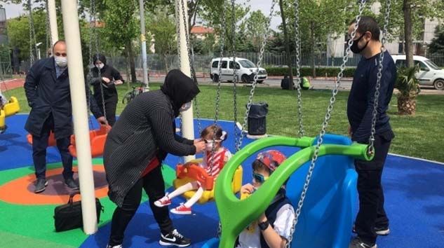 0-14 yaş arası çocuklar 4 saatliğine dışarı çıktı