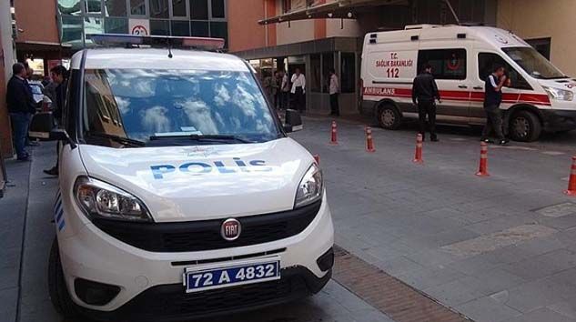 Hastanede yatarken refakatçi olan babasını öldürdü