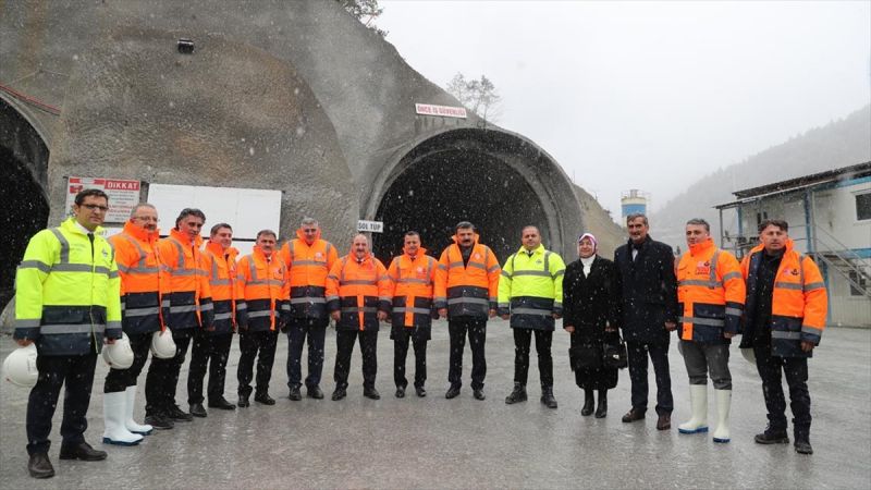Bakan Varank, yeni Zigana Tüneli inşaatında incelemelerde bulundu