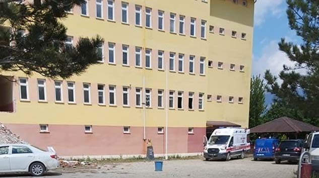 Okul inşaatında 4’üncü kattan düşen işçi hayatını kaybetti