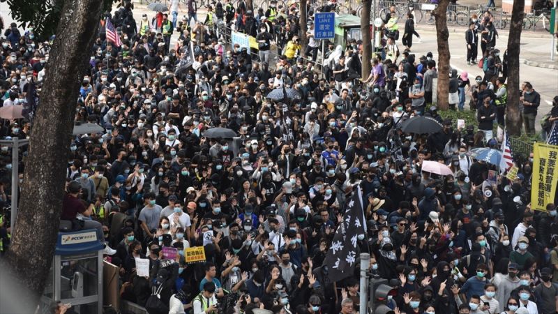 Hong Kong’da protestocular ‘genel oy hakkı’ için gösteri düzenledi