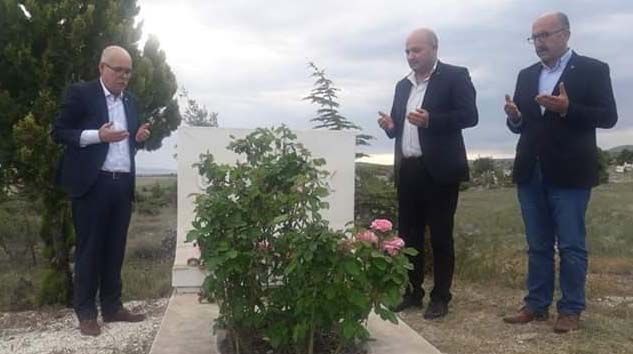 Gün Sazak kabri başında anıldı