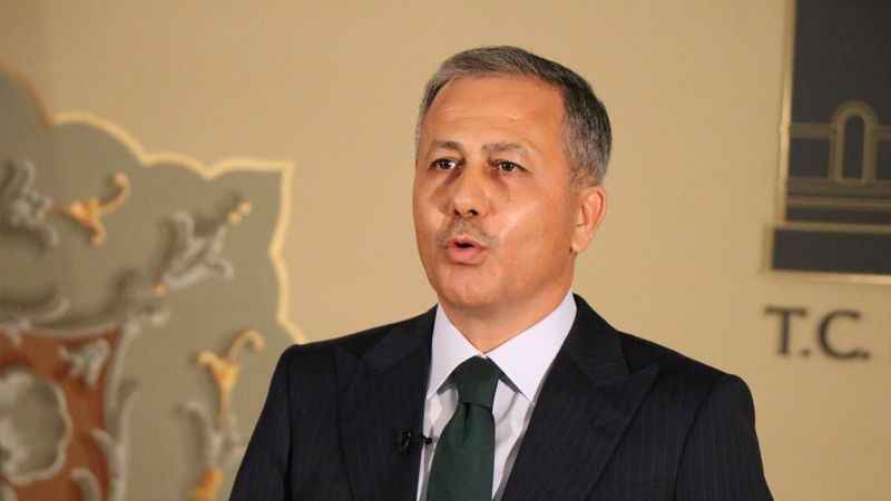 Bakan Yerlikaya, hücre evlerinde saklanan 21 FETÖ mensubunun yakalandığını bildirdi Bakan Yerlikaya, hücre evlerinde saklanan 21 FETÖ mensubunun yakalandığını bildirdi