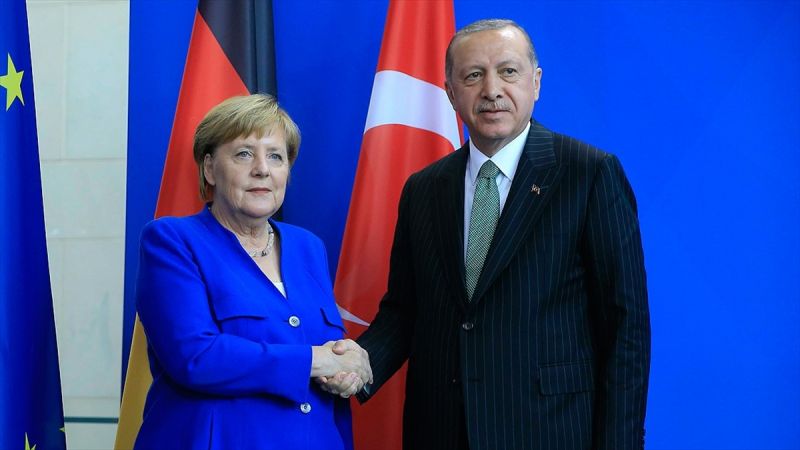 Erdoğan ile Merkel Libya’daki gelişmeleri görüştü