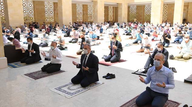 Camiler 74 gün sonra cemaatle buluştu