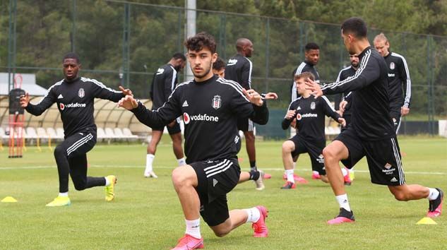 Beşiktaş günün ilk idmanını tamamladı