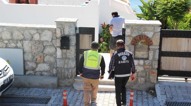 Yılmaz Özdil’in milyon dolarlık kaçak evi yıkılıyor