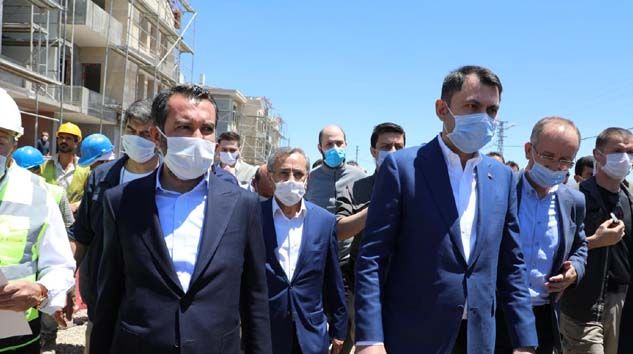 Bakan Kurum Elazığ’da, deprem konutlarını inceledi