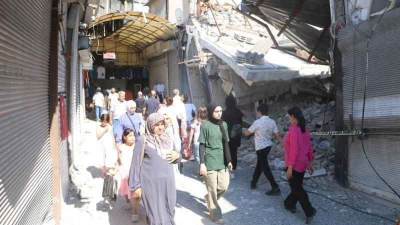 Enkaz kent Hatay'da bayram alışverişi Enkaz kent Hatay'da bayram alışverişi