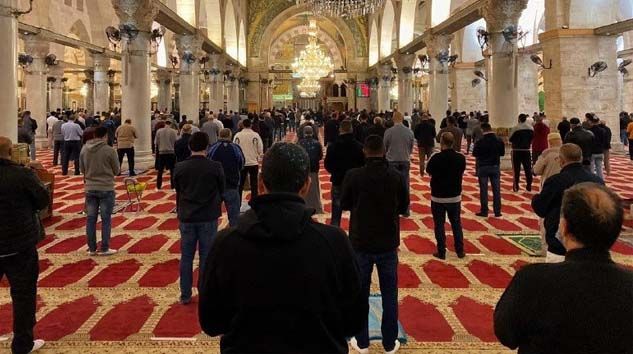 Mescid-i Aksa 2 ay sonra yeniden ibadete açıldı