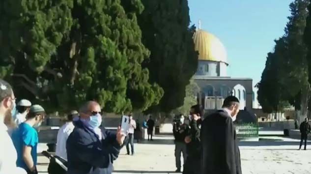 Mescid-i Aksa açılır açılmaz fanatik Yahudiler baskın yaptı