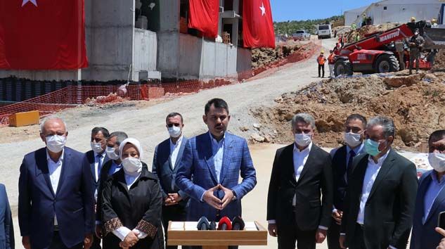 Bakan Kurum Malatya’da deprem konutlarını inceledi