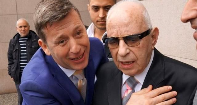 Ünlü Şarkıcının babası hayatını kaybetti