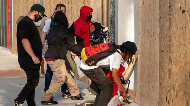 ABD’de gösteri ve yağmalamalar durmuyor