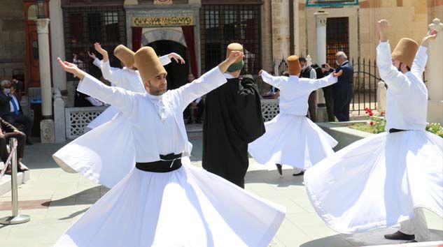 Mevlana Müzesi 75 gün sonra yeniden ziyarete açıldı