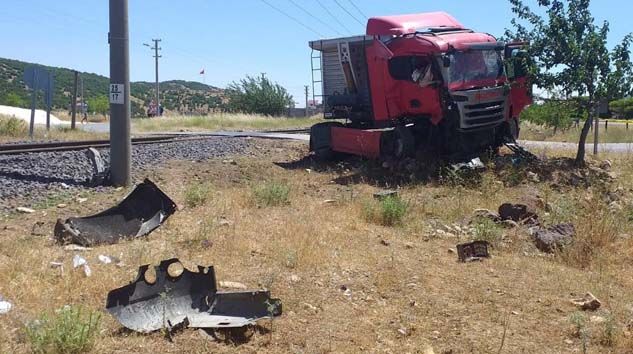 Kahramanmaraş’ta tren tıra çarptı: 1 ölü