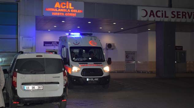 Malatya’da bıçaklı kavga: 1’i ağır 2 yaralı