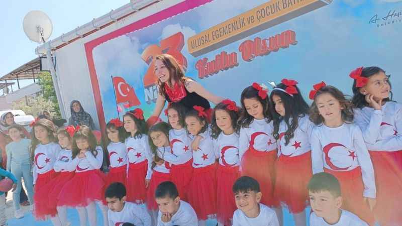 Depremzede çocuklar için işinden istifa eden Şeyda Öğretmen Depremzede çocuklar için işinden istifa eden Şeyda Öğretmen