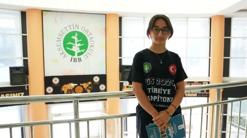 Başakşehir Akşemsettin Ortaokulu üç LGS şampiyonu birden çıkardı 