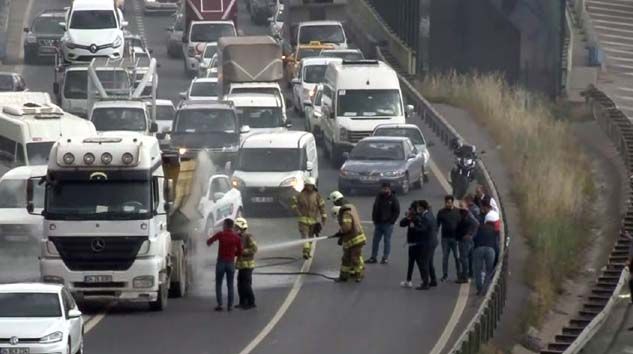 Haliç Köprüsü’nde hafriyat kamyonunda yangın çıktı