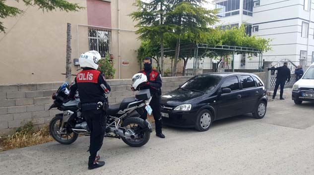 Karaman’da bir kişi, babası ile kardeşini bıçakladı