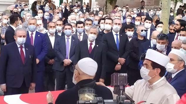 Hayatını kaybeden Refah Partisi’nin ilk Genel Başkanı Ahmet Tekdal defnedildi