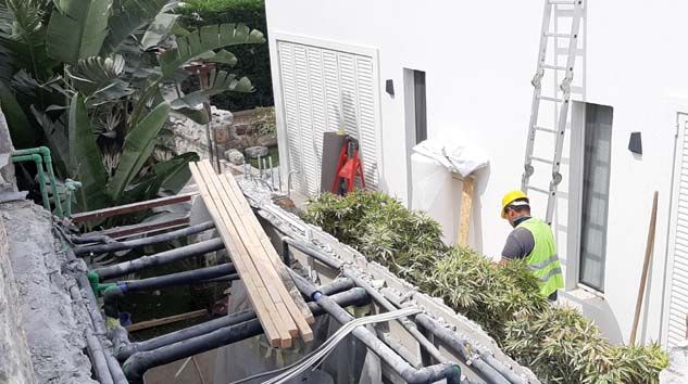 Yılmaz Özdil’in ofis diye alıp yazlık eve çevirdiği villanın yıkımı devam ediyor