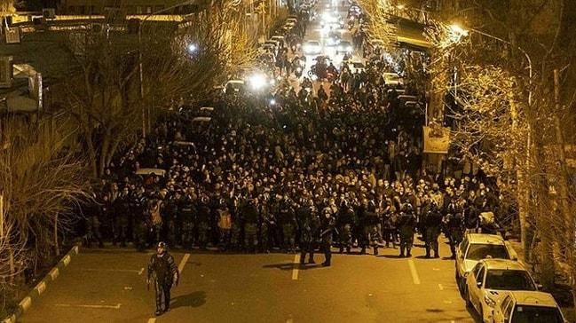 Trump’ın tweeti fitili yeniden ateşledi! Halk sokağa döküldü…