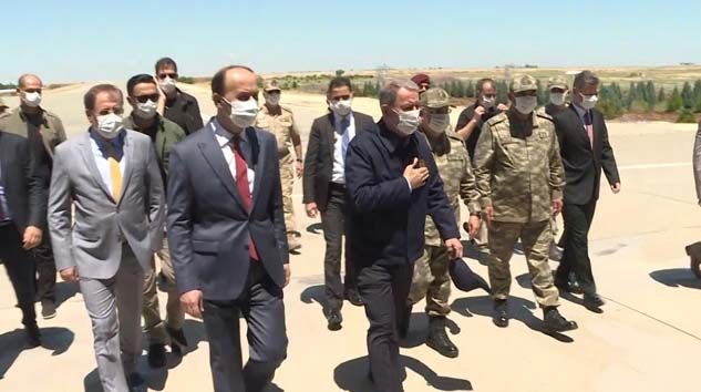 Bakan Akar kuvvet komutanlarıyla birlikte Şanlıurfa’da