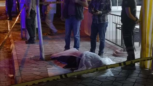 Manisa’da bıçaklı kavgada 1 kişi hayatını kaybetti