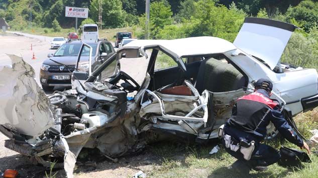 Zonguldak -Ankara karayolunda iki araç çarpıştı: 1 ölü, 4 yaralı