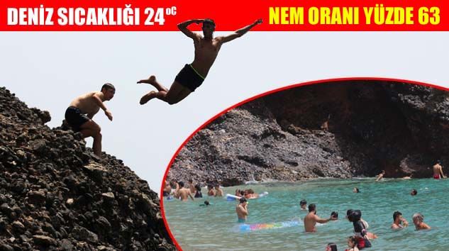 Antalya’da sıcak hava fırsat bilenler soluğu plajlarda aldı