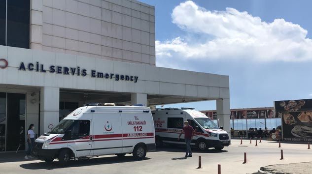 Temizlik yapan iki işçi zehirlendi