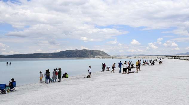 Salda Gölü’ne ziyaretçi akını