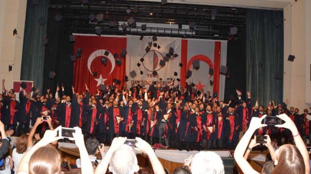 Yakın Doğu Üniversitesi bir ilke imza atarak online mezuniyet törenleri düzenliyor