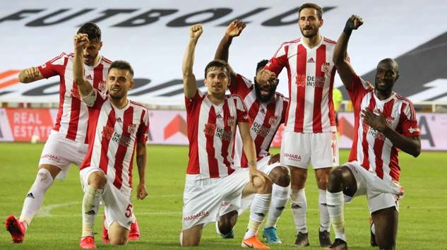 Sivasspor Denizlispor’u tek golle mağlup edin zirve yarışına ortak oldu
