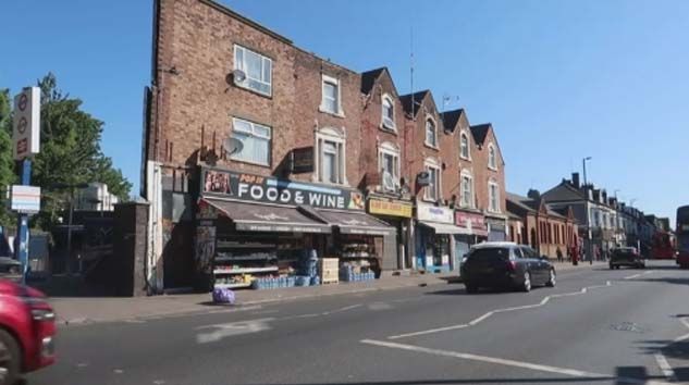 Londra’da 24 Mart’tan bu yana kapalı olan mağazalar yeniden açıldı