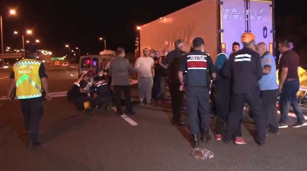 Ankara’da park halindeki tıra otomobil çarptı: 1 ölü