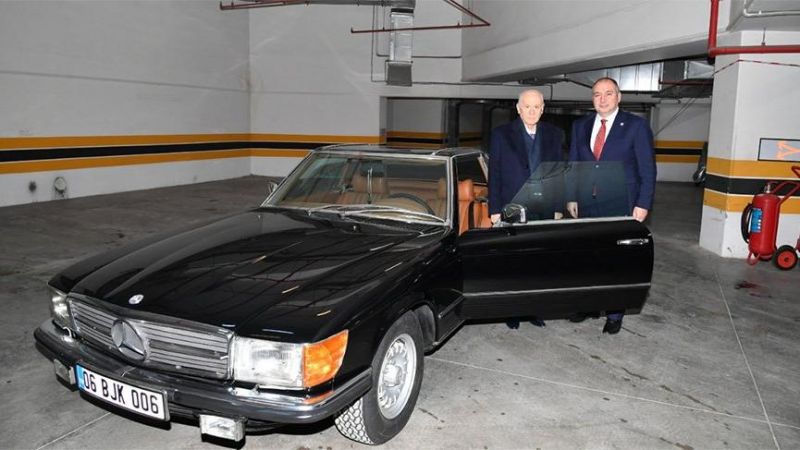 Bahçeli, özel plakalı klasik otomobilini hediye etti