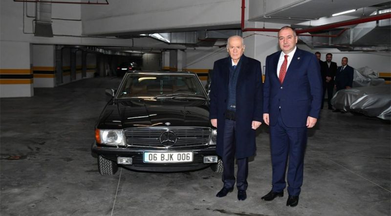 Bahçeli, özel plakalı klasik otomobilini hediye etti