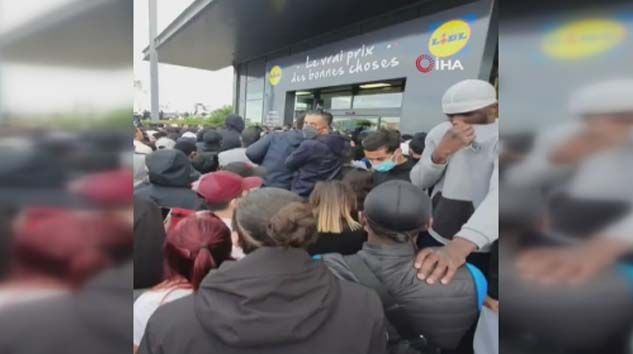 Fransa’da indirimli oyun konsolu izdihama neden oldu, polis gazla müdahale etti